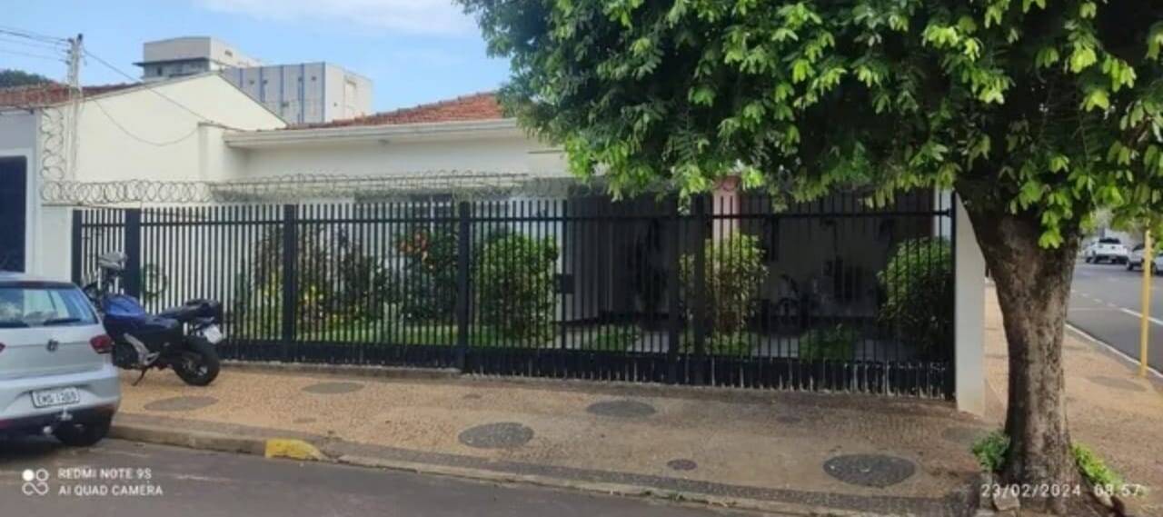 Casa, 3 quartos, 228 m² - Foto 1