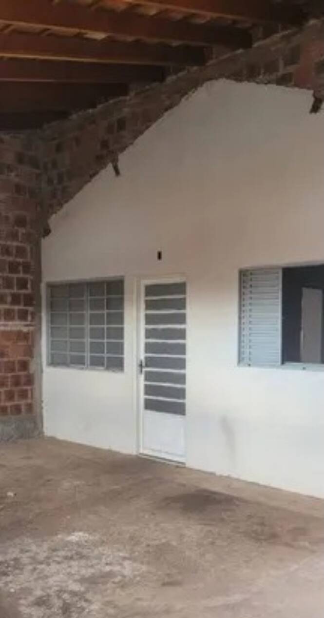 Casa à venda com 2 quartos, 250m² - Foto 2