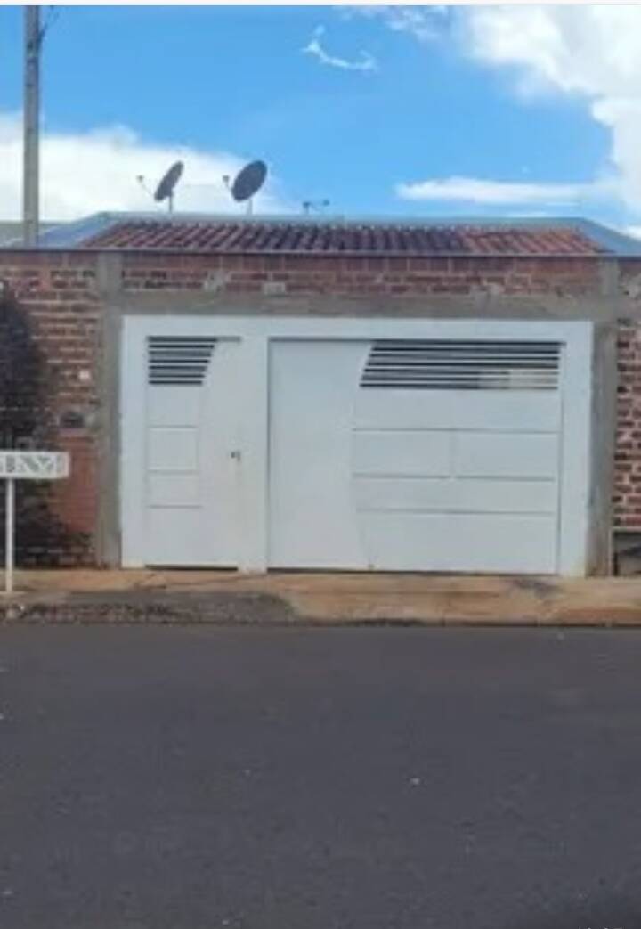 Casa à venda com 2 quartos, 250m² - Foto 1