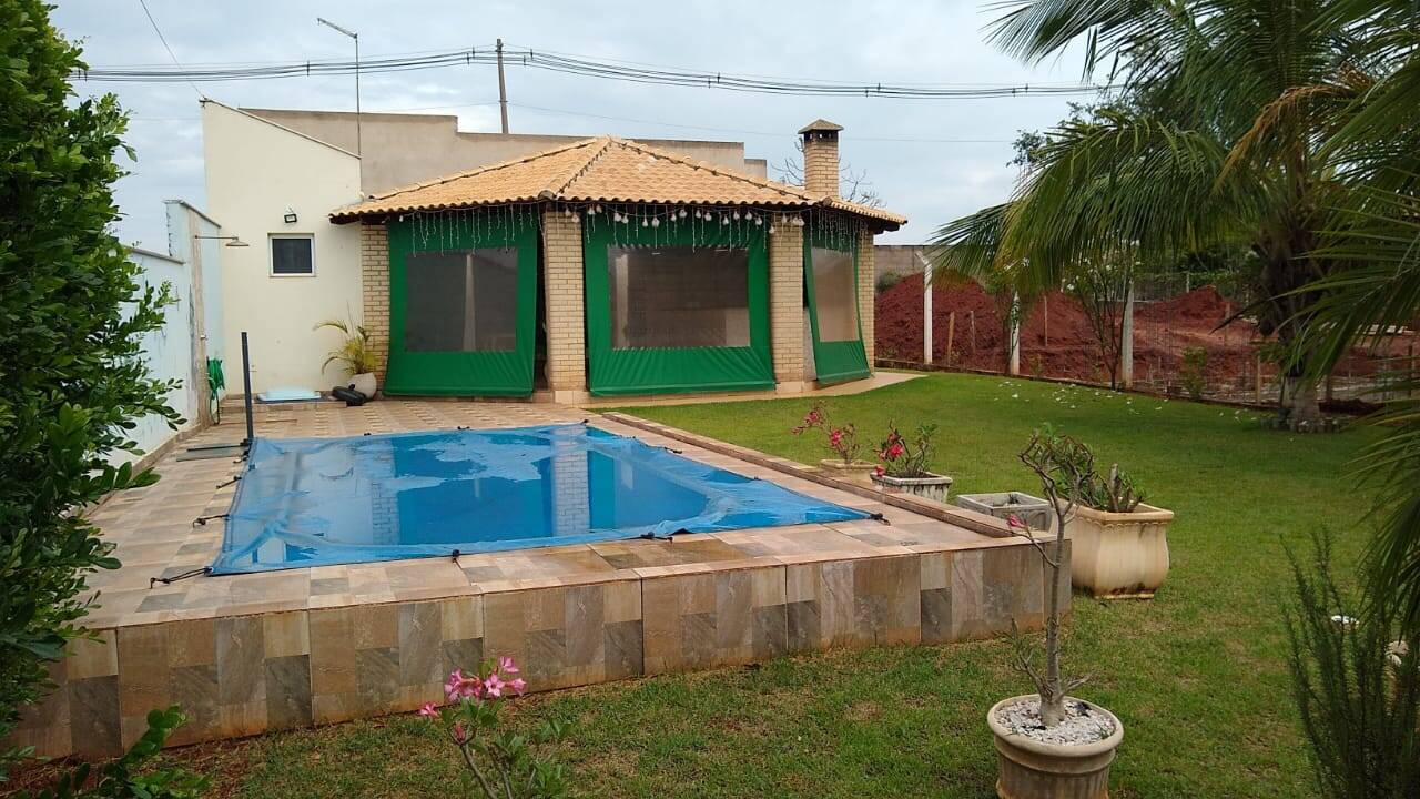 Chácara à venda com 3 quartos, 402m² - Foto 1