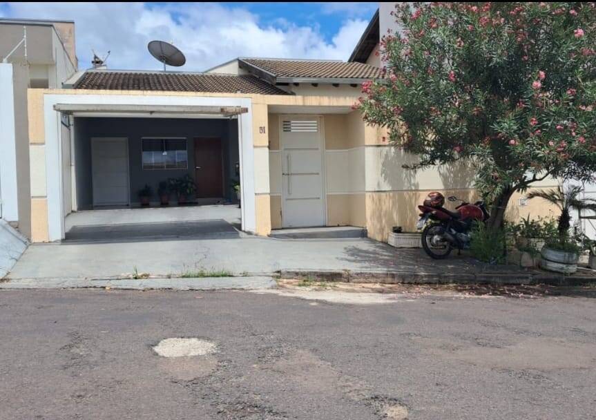 Casa à venda com 3 quartos, 250m² - Foto 1