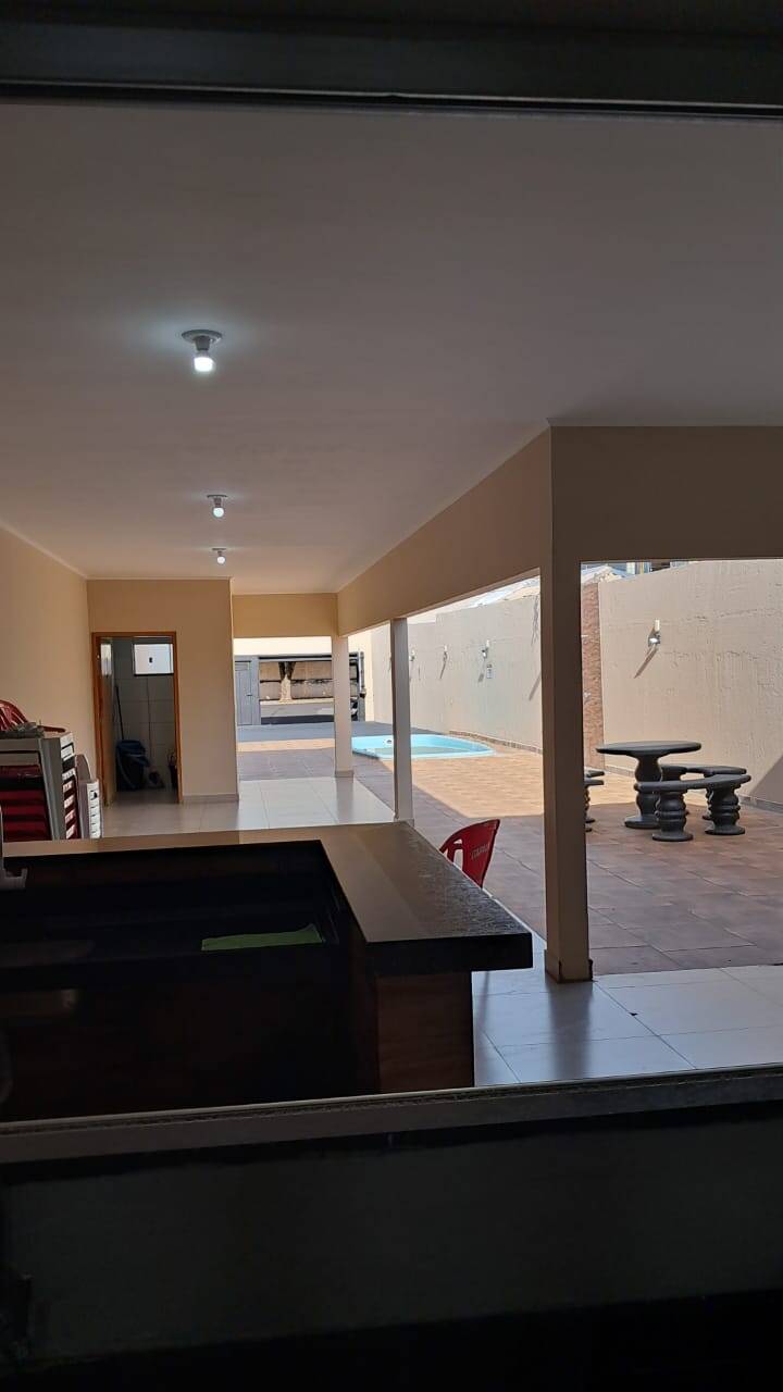 Casa à venda com 1 quarto, 240m² - Foto 3