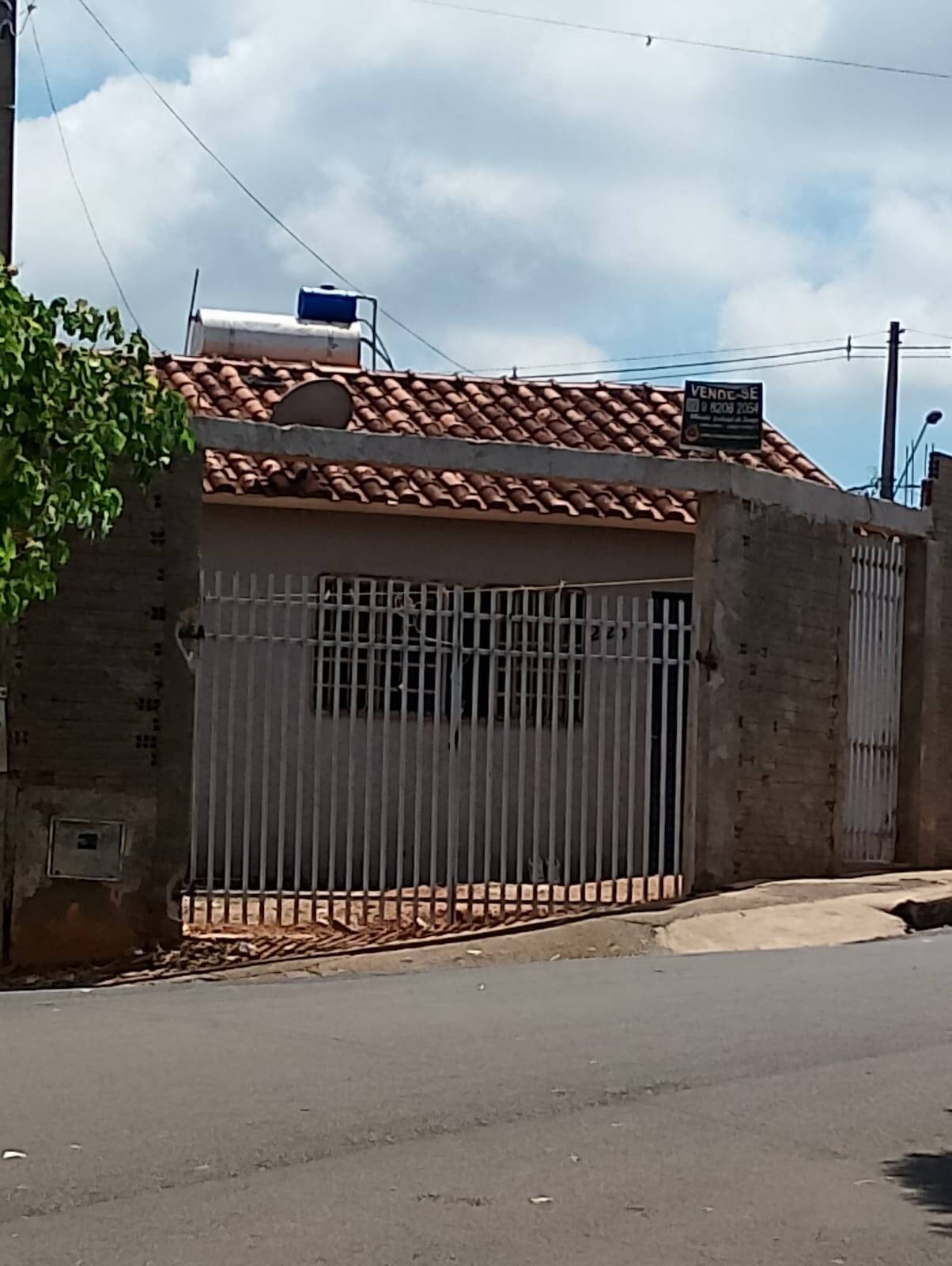 Casa à venda com 2 quartos, 200m² - Foto 1
